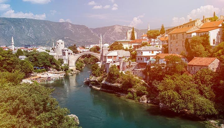 Stari most, rijeka Neretva, Buna, stan na dan, smještaj, halal restorani, vikendice i vile s bazenom u Mostaru