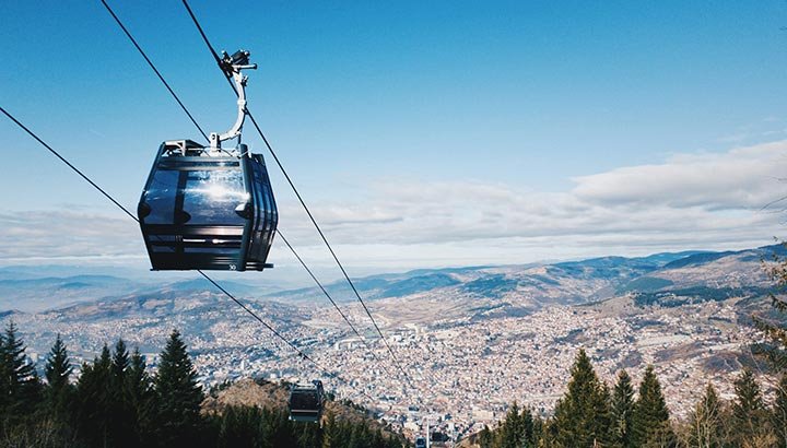 Sarajevo - Baščaršija, Vrelo Bosne, aerodrom, halal smještaj i restorani