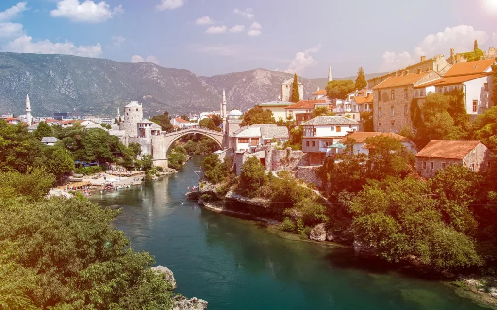 Stari most u Mostaru nad rijekom Neretvom