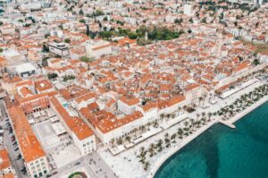 Split grad u Dalmacijina obali Jadrana
