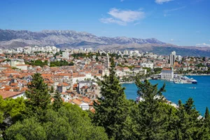 Split panorama grada i obala mora