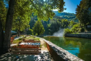 Odmor na putu od vodopada do gradske tvrđave u Jajcu.