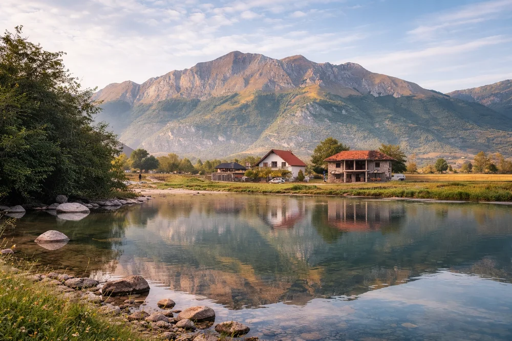 Ali-pašini izvori kod Gusinja, bistra voda i zelenilo uz obalu