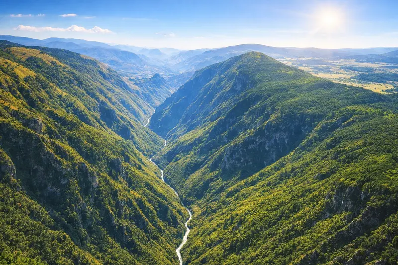 Kanjon rijeke Tare, panorama u ljetno jutro