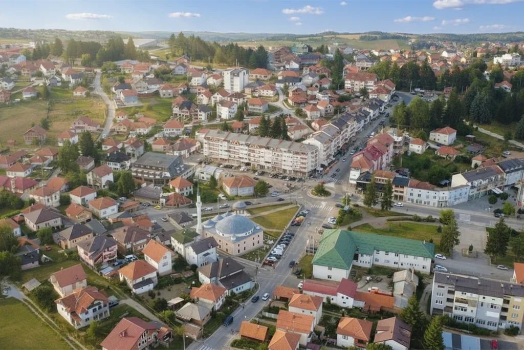 Detalj gradskog jezgra u Sjenici, ulični prizor i fasade