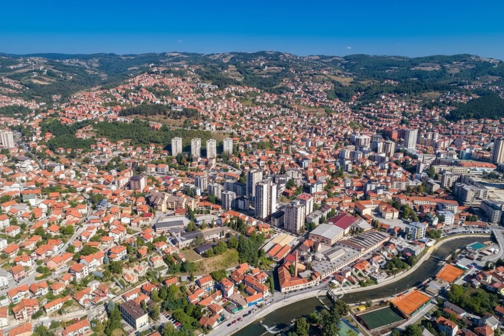 Pejzaž iz okoline Berana, planinski vidik i dolina Lima
