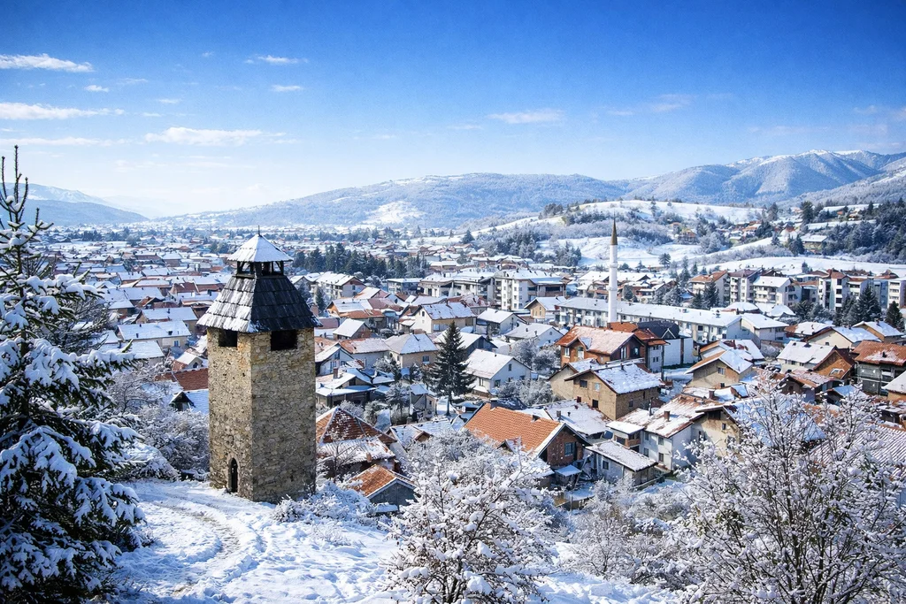 Gornji Vakuf zimi – snijeg, kula i panorama grada
