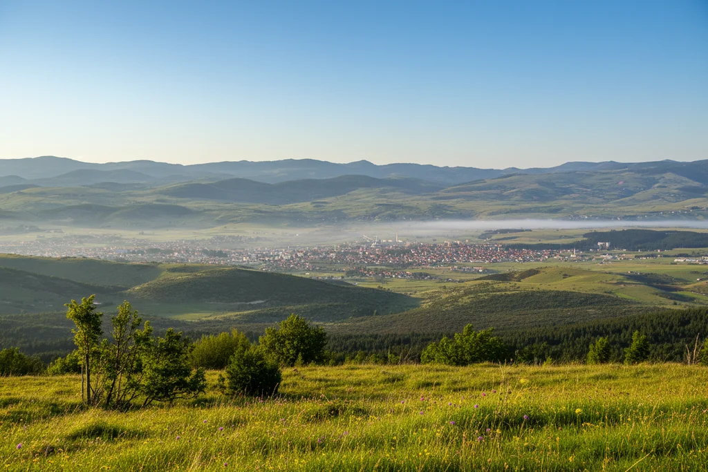 Pejzaž iz okoline Sjenice, planinski vidik i Pešterska visoravan