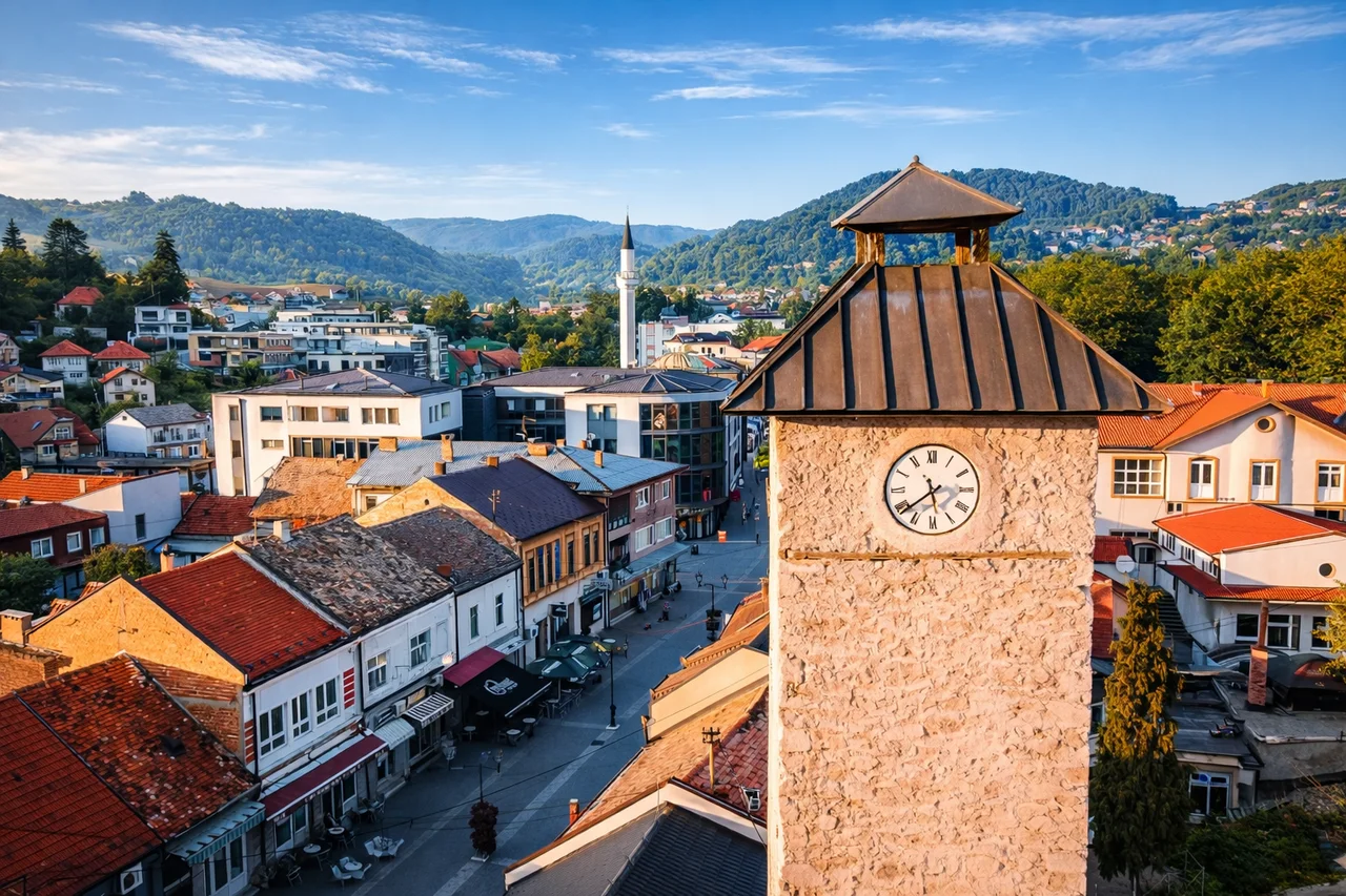 Sahat kula u Gračanici i čaršija u blizini